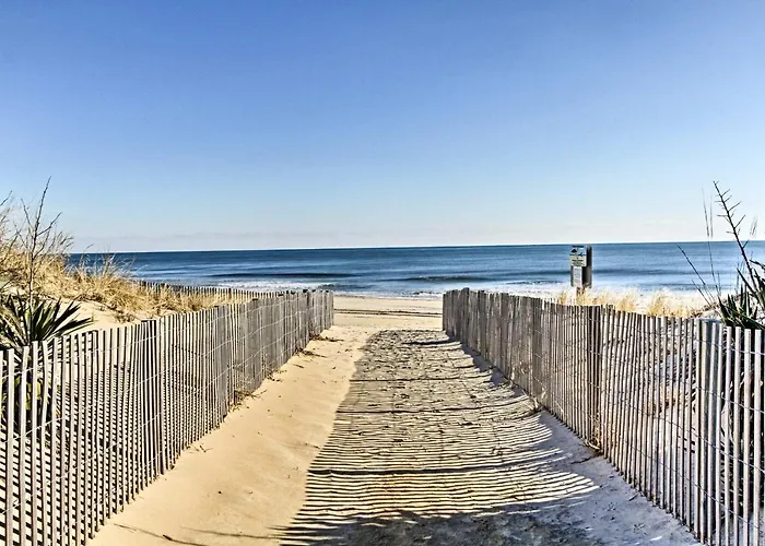 Walk To The Ocean With Balcony Apartment *